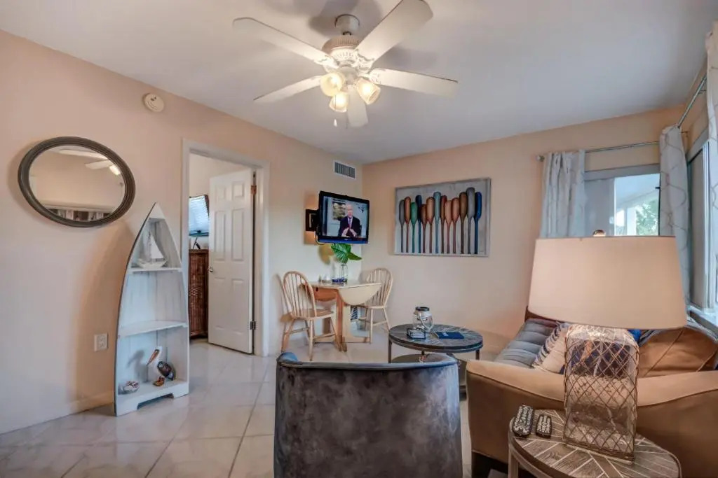 Five Palms Suite 201 - Daily - Weekly - Monthly
