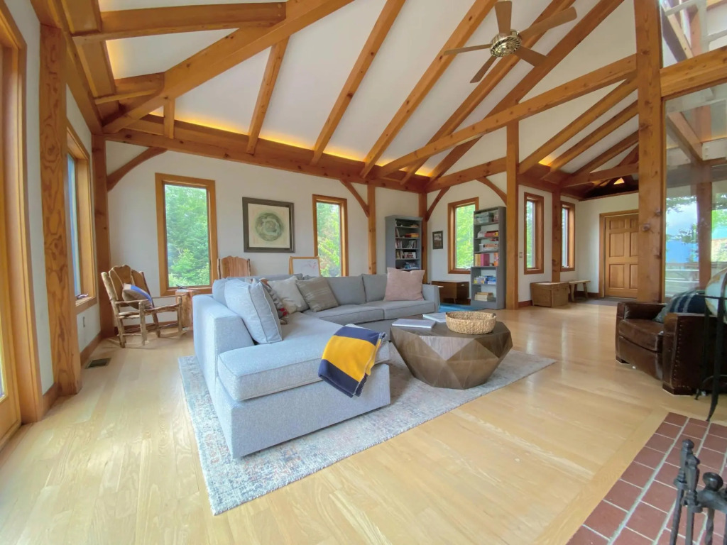 NEW!! Stunning home with breathtaking views, outdoor cedar sauna, great location!