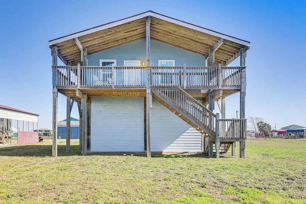 Walk to Shore: Crystal Beach Home w/ Deck!
