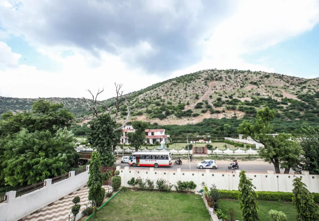 Hotel Shagun Palace By OYO Rooms