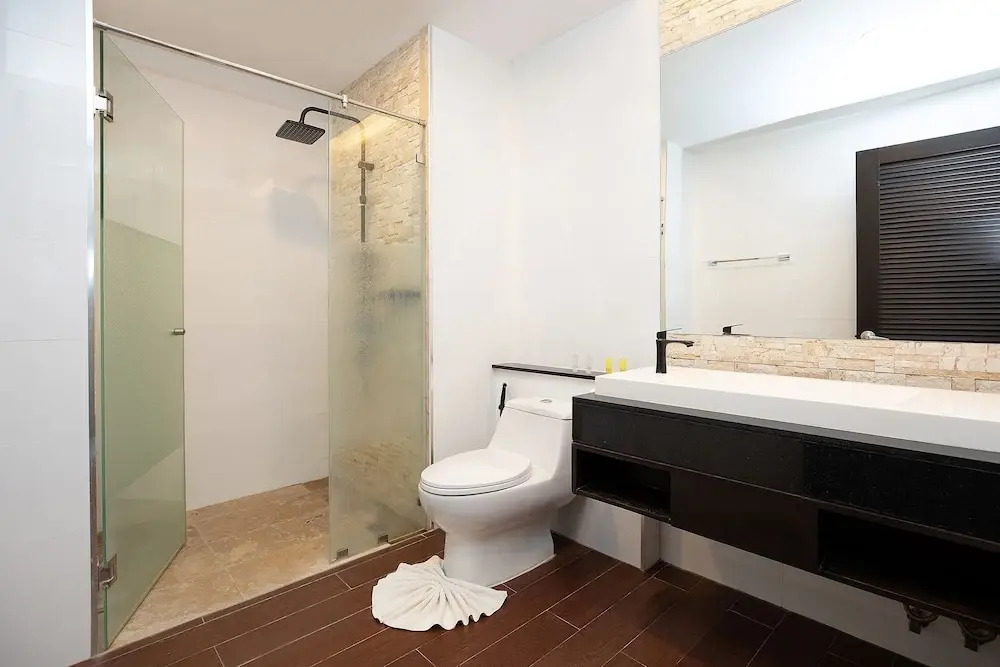 Elegant 2BR Apartment RGN B411 in Laguna