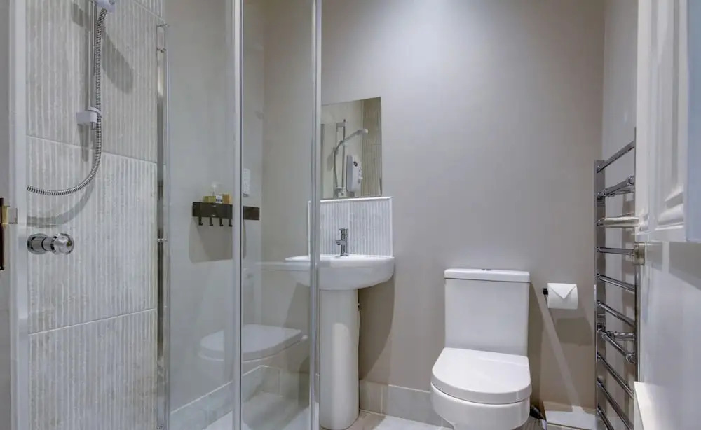 Contractor Friendly 1-bed Ensuite Ayr Town Centre KA7