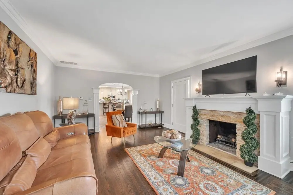 Serene & Charming 5br Des Plaines Getaway 5 Bedroom Home by RedAwning