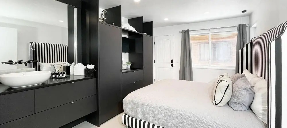 Downtown Modern Creekside by Exceptional Stays