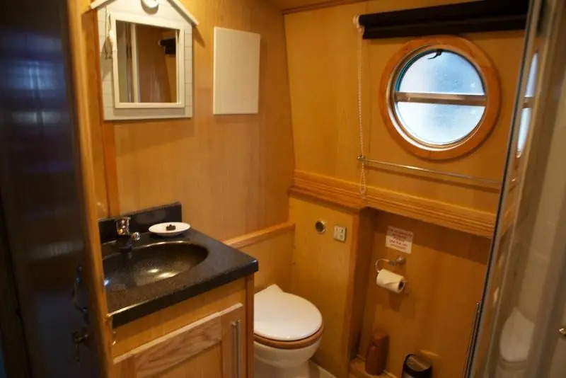 Houseboat Hotels