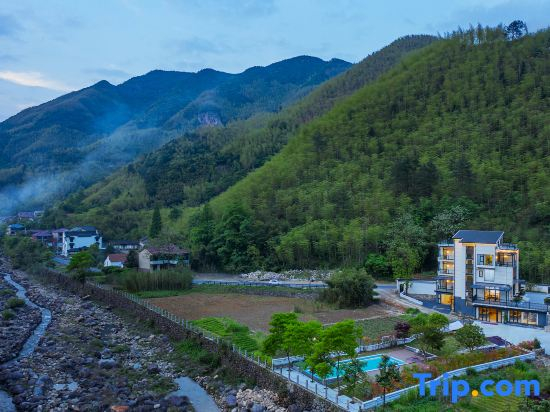 Facing the Mountain for Residence | Anji Zhuxi Mountain Wild Drift Dock Homestay