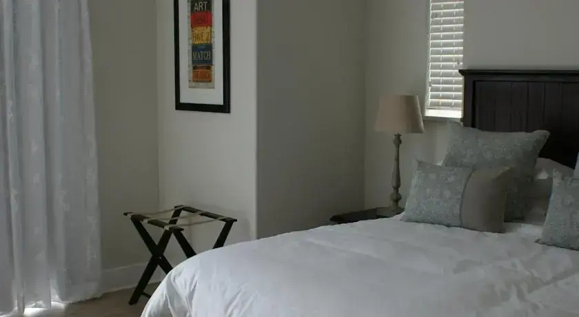 Bateleur Guesthouse