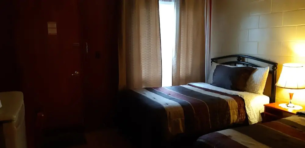 Pine Grove Motel