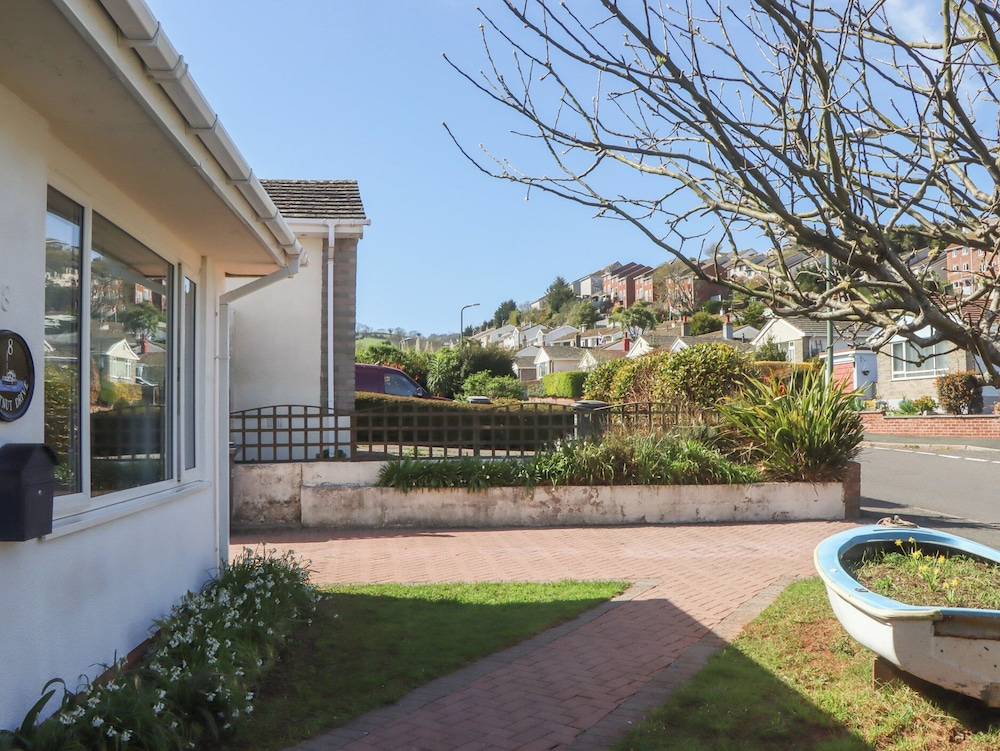 8 Chestnut Drive