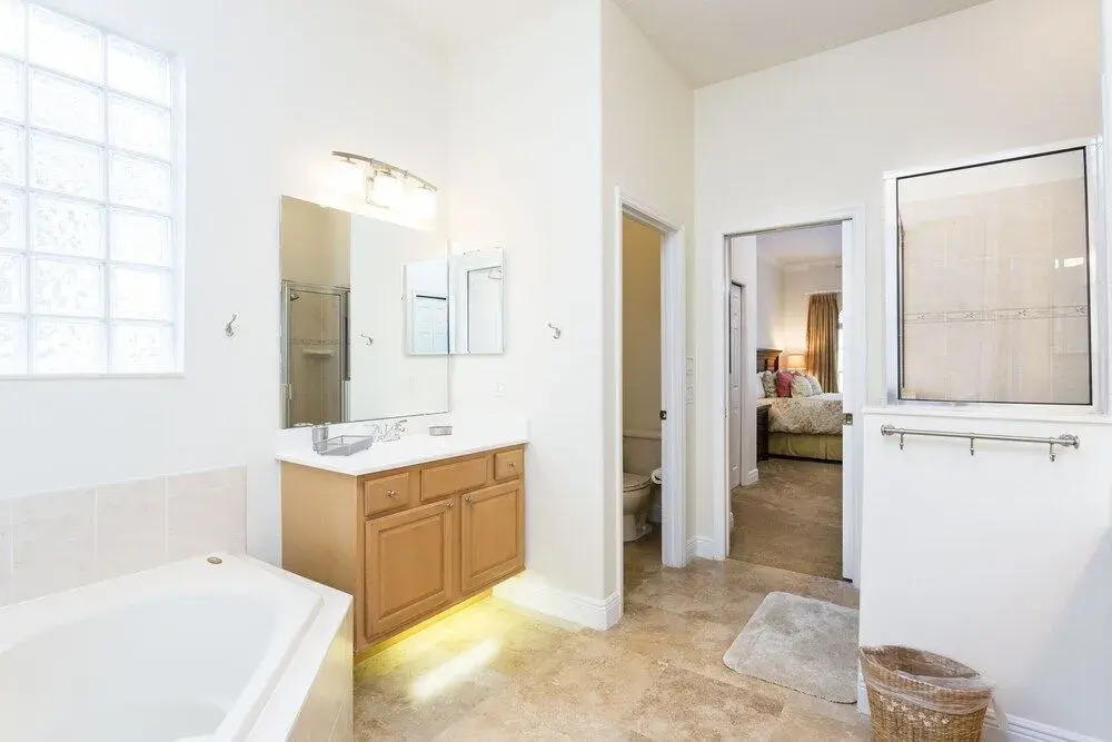 3 Bed Reunion Home w/ South Facing Pool by RedAwning
