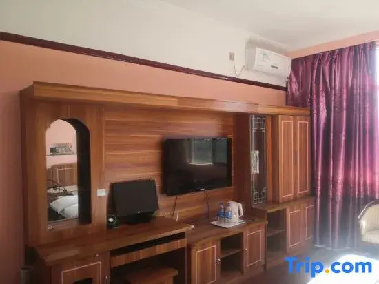 Yulong Changzheng Business Hotel
