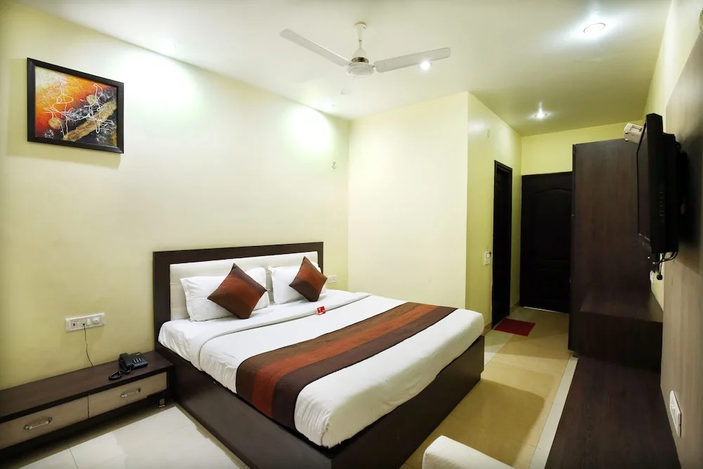 OYO 1673 Hotel MM Yellowuds