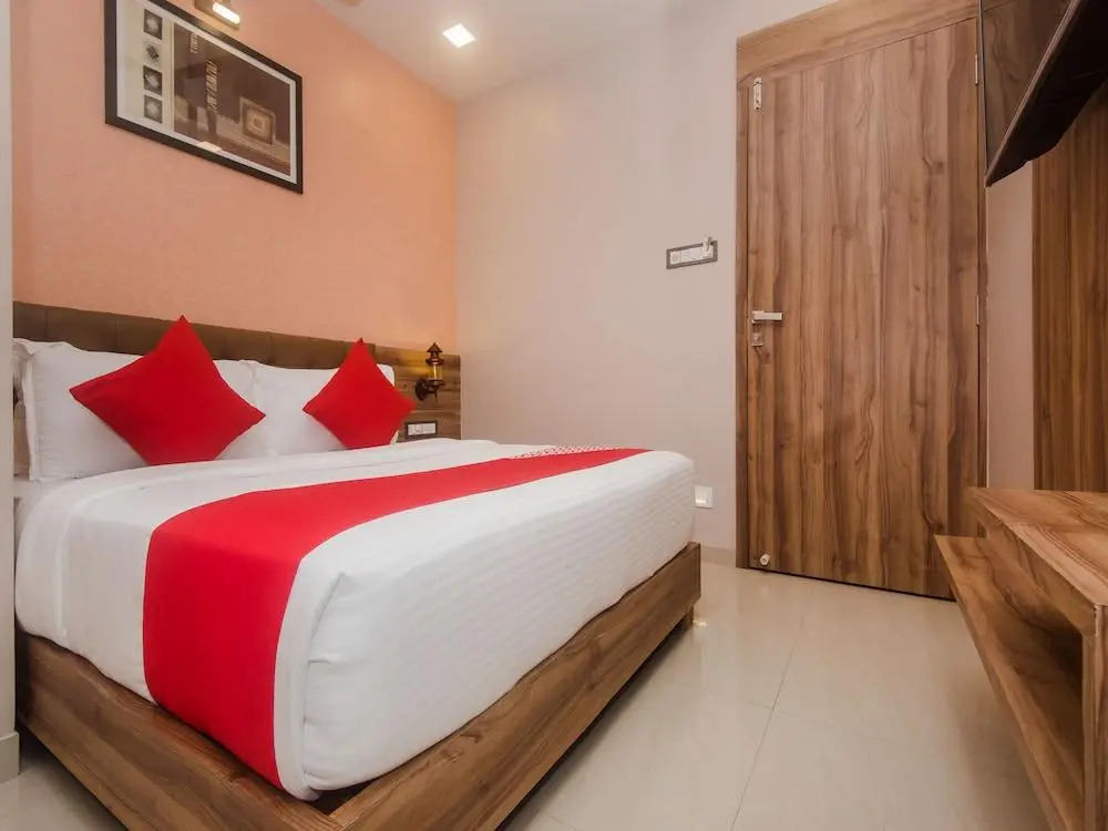 OYO 18581 Hotel Blue Inn Residence