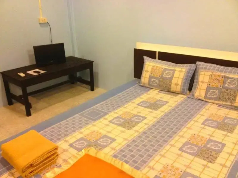 Laem Din Guest House