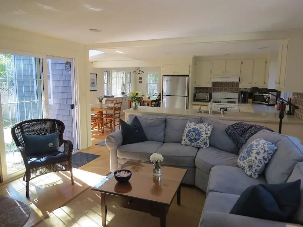 46 Fairview Drive South - Three Bedroom House