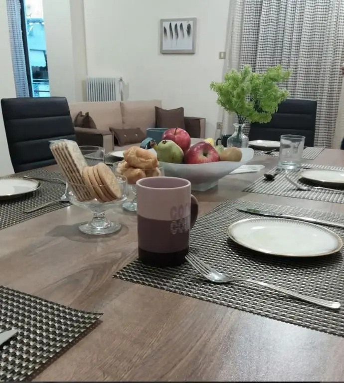Comfortable 4th fl flat ideal for up to 8 people