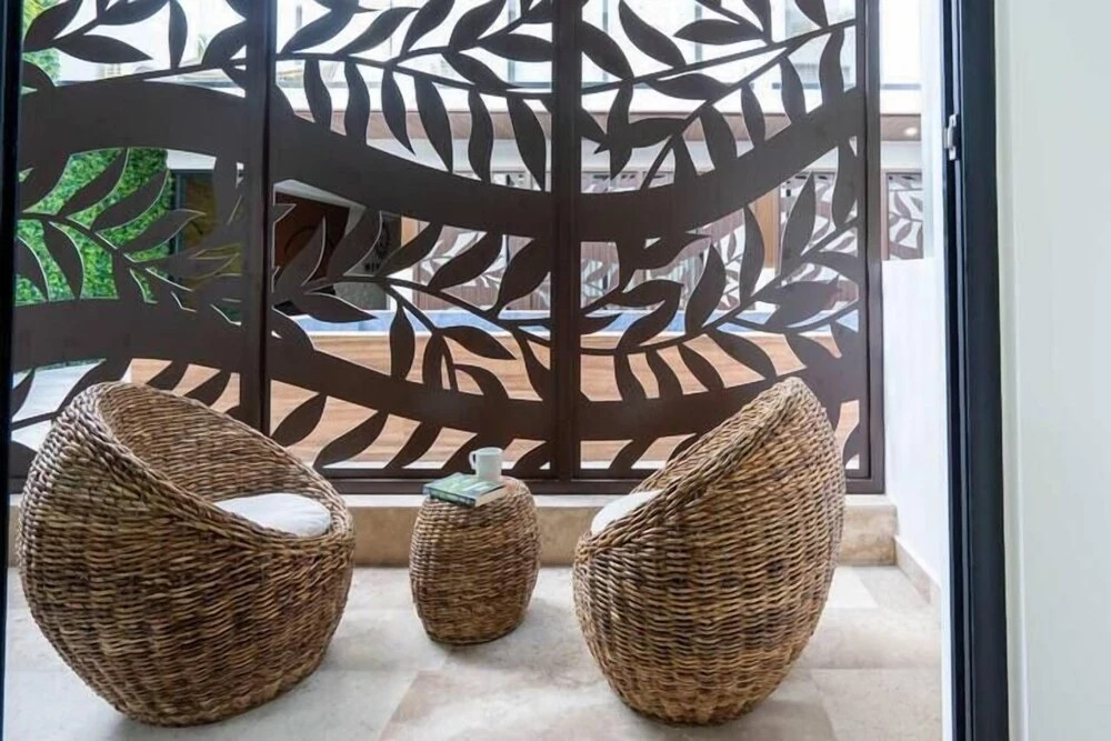 Stylish Studios Pool Near Beach