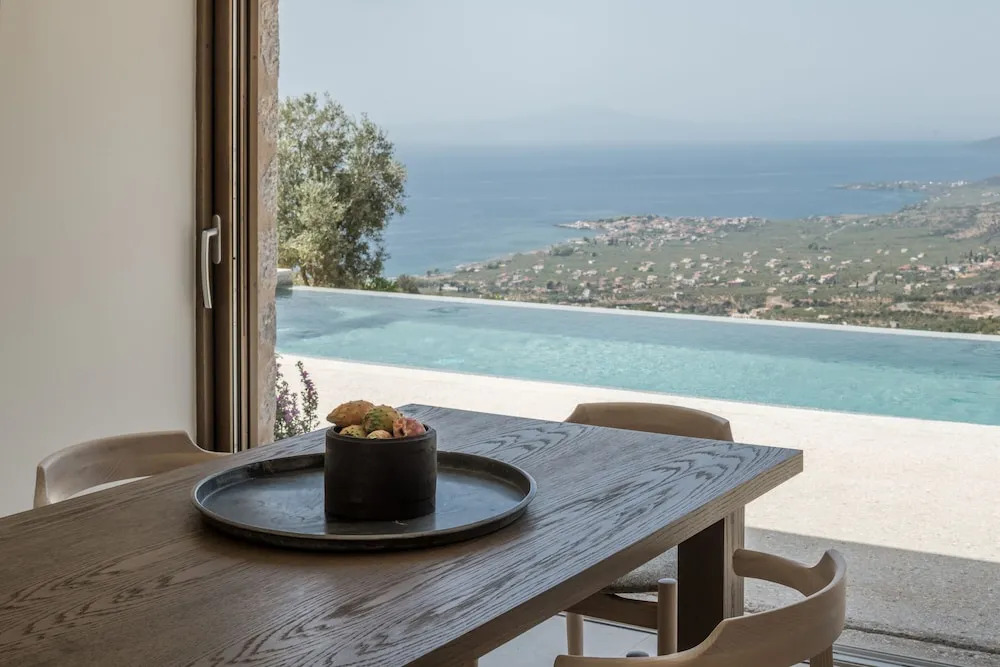 Monolithoi Villas