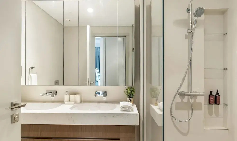 Modern 2BR w Direct Beach Access Emaar Beachfront