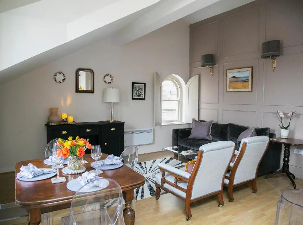 Regent House deluxe 2 bedroom apartment