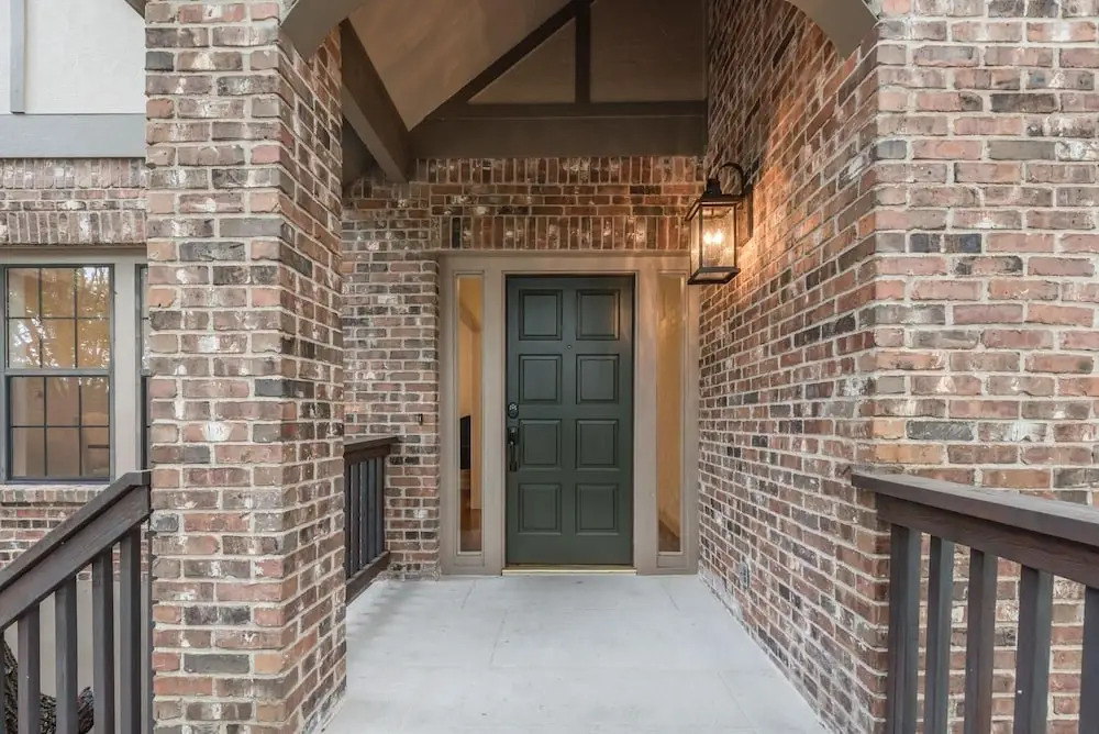 The Authentic Brickwood Retreat 4 Bedroom Home