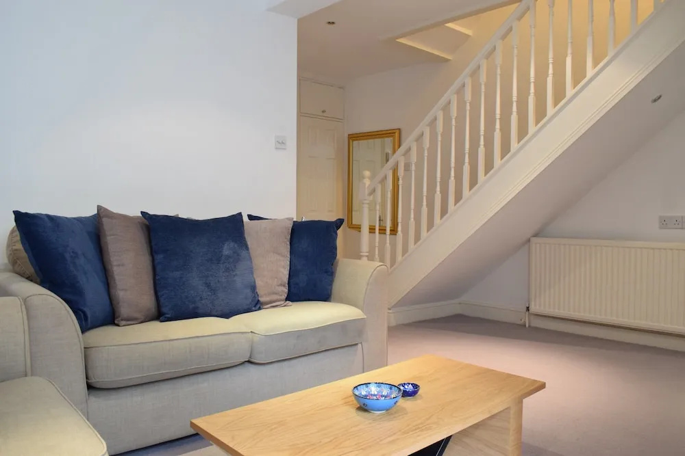 Chelsea 2 Bedroom Apartment With Patio
