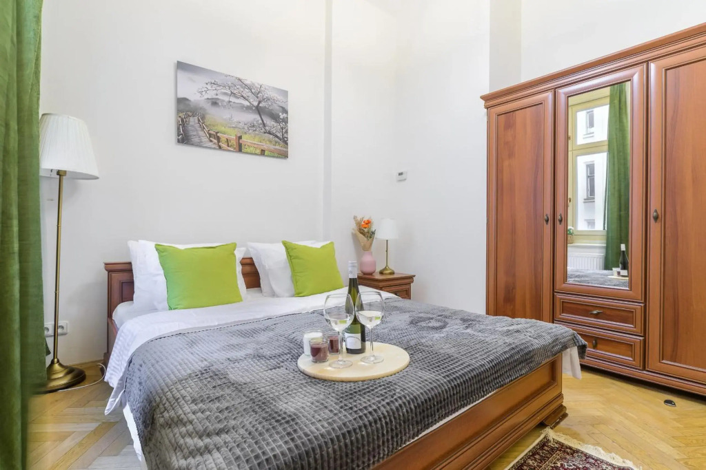 Spacious 3-room Apartment I Center I Palladium Mall