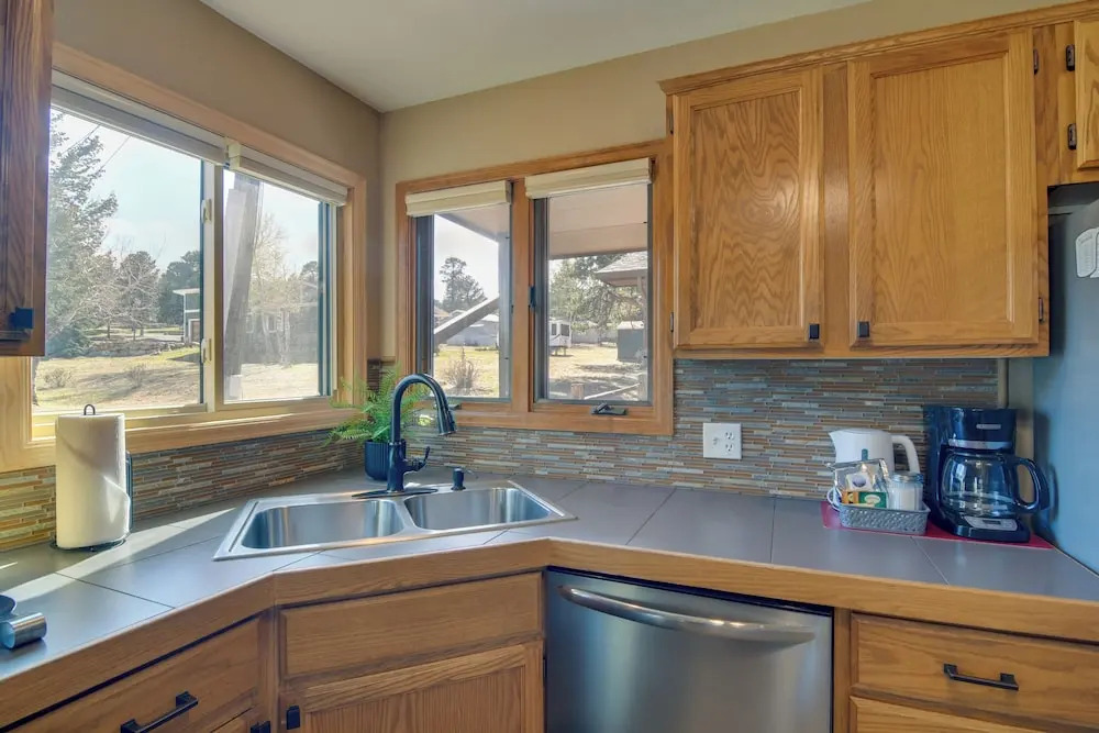 Fireplace & Mtn Views: Estes Park Home w/ Deck!