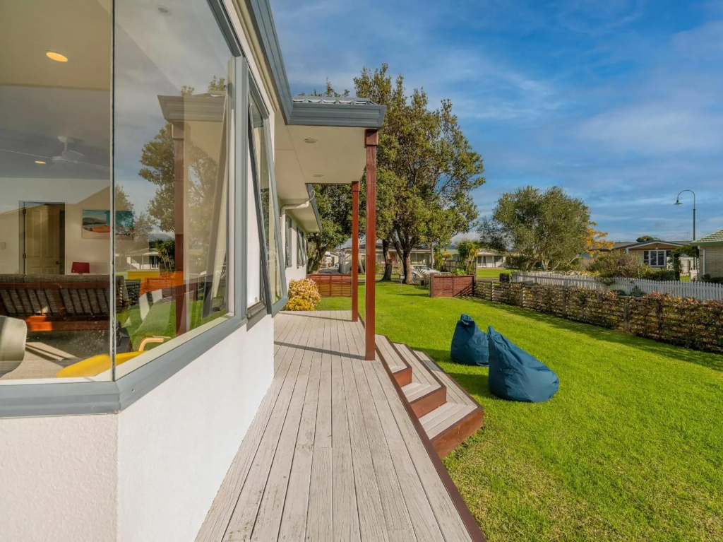 Sunlight Bach - Whitianga Holiday Home