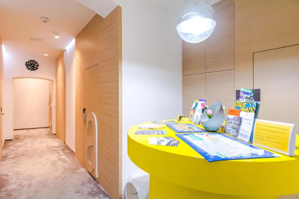 Bed & Atmosphere Rooms