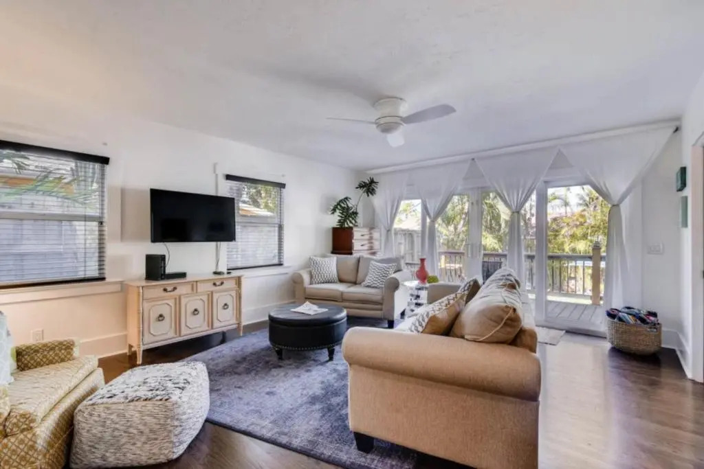 The Periwinkle House - 4bd-2ba - Sleep 10