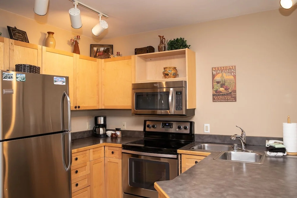 8282 Silver Mill 1 Bedroom Condo by RedAwning