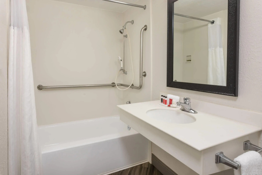 Baymont by Wyndham Greenville Woodruff Rd