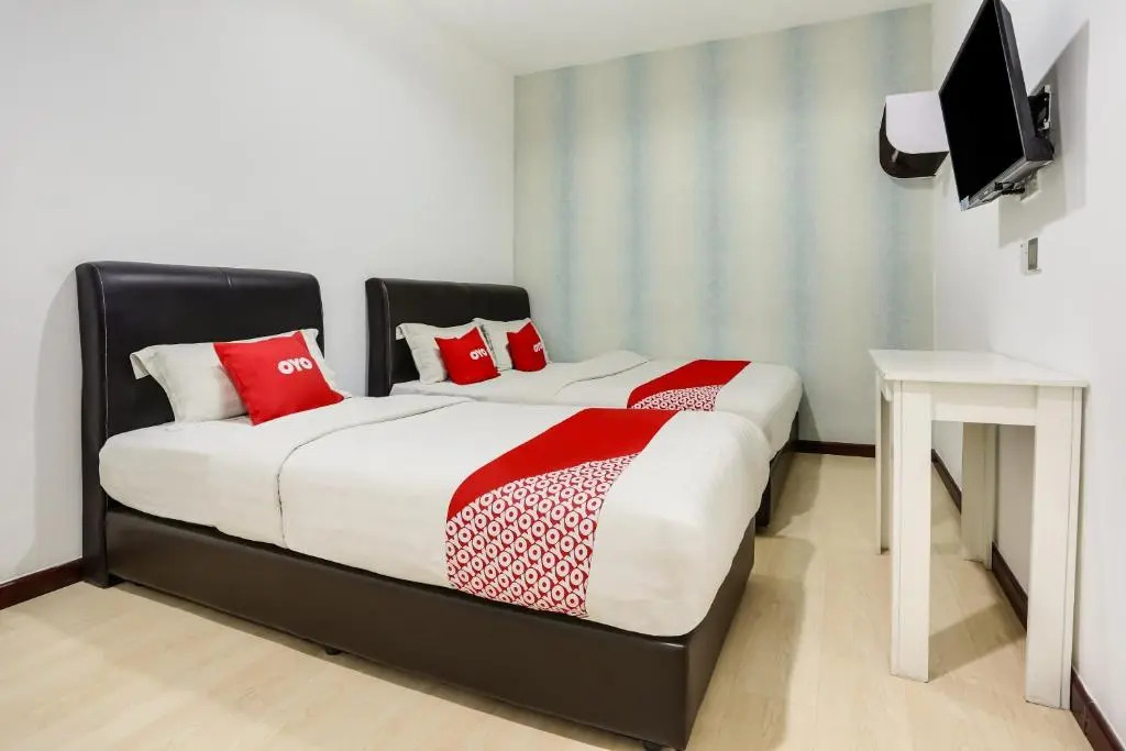 OYO 89583 Grove Hotel