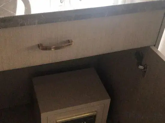 Elong R.YUN Hotel (Zhangshu Fortune Times Plaza)