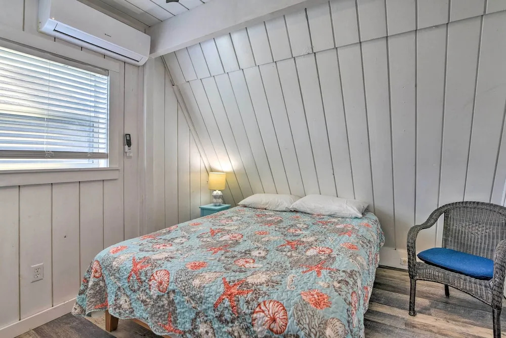 2 Blocks to Surfside Beach: A-frame Home w/ Deck