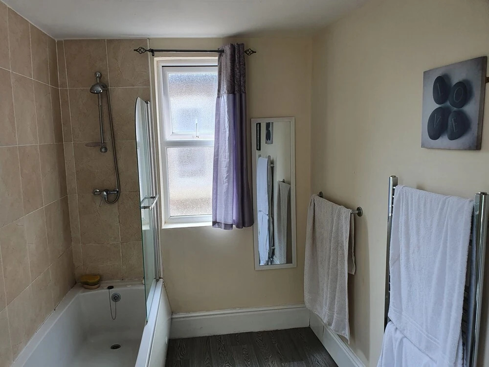 Very Large House Sleeps 12 People 8 Mins From City