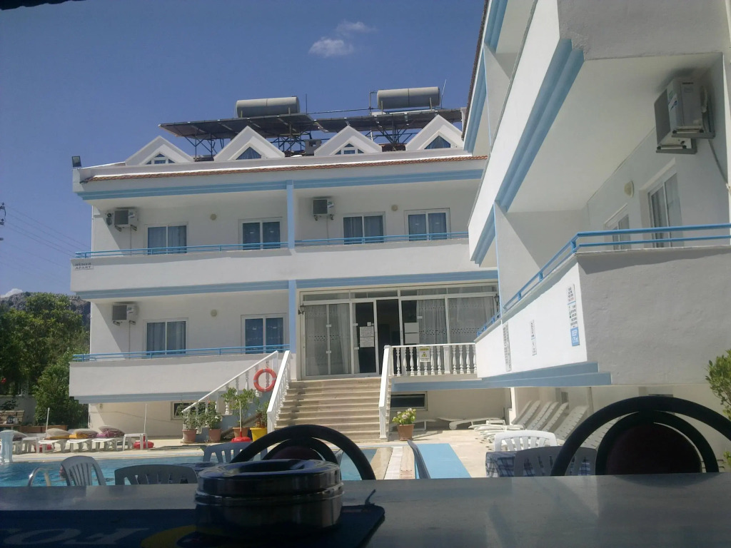 Huner Apartments