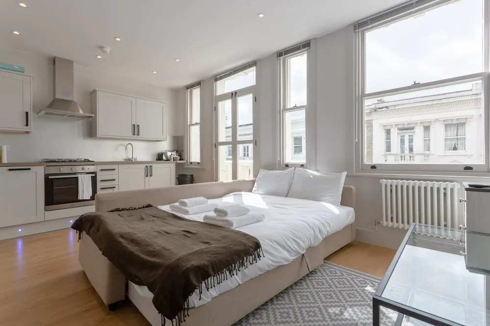 Spacious 2 Bedroom West Kensington Flat