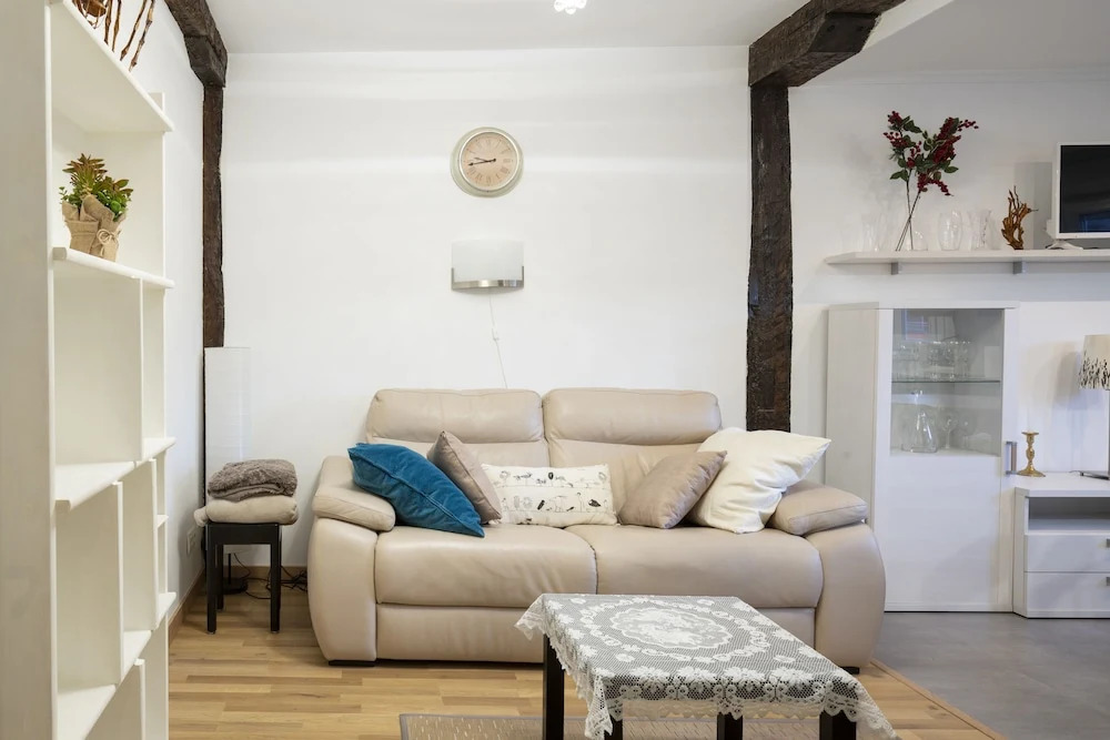 City Hall Iii Apartment With Parking By Aston Rentals