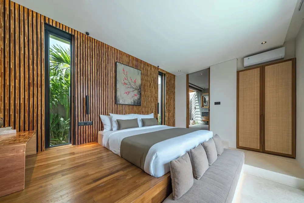 The Line - 5BR Luxury Villa with Cinema & Hot Tub in Umalas