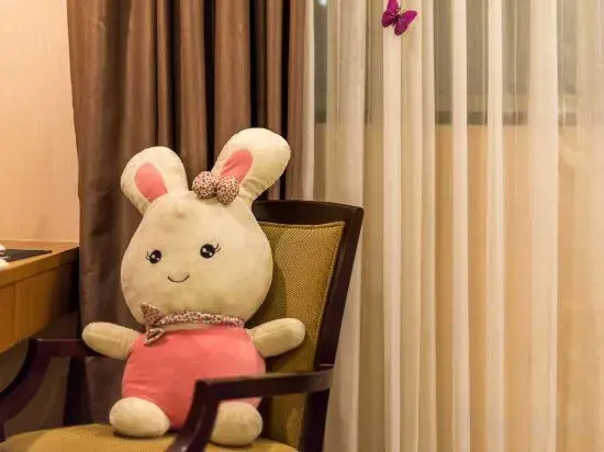 Platinum Apartment Hotel (Zhongshan Guzhen International Lighting Center)