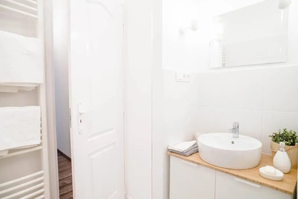 Comfy, renewed 3 bedroom apt in center