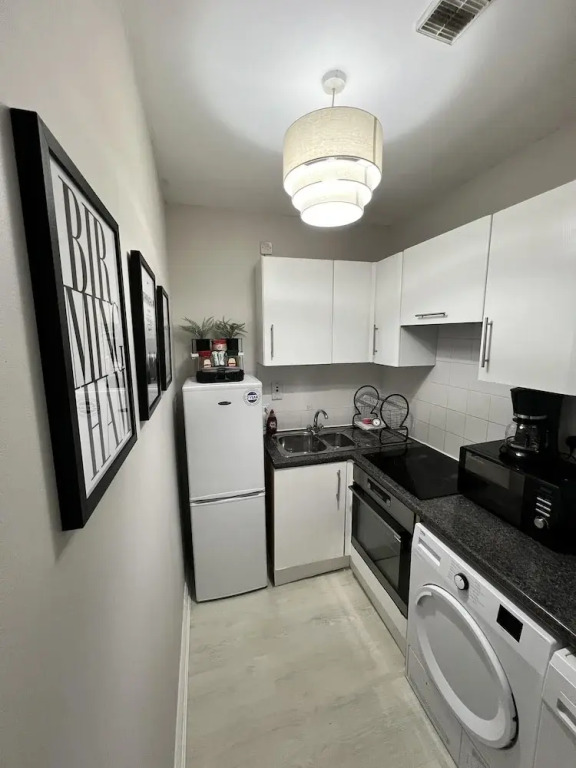 Spacious 2BR City Center Apartment
