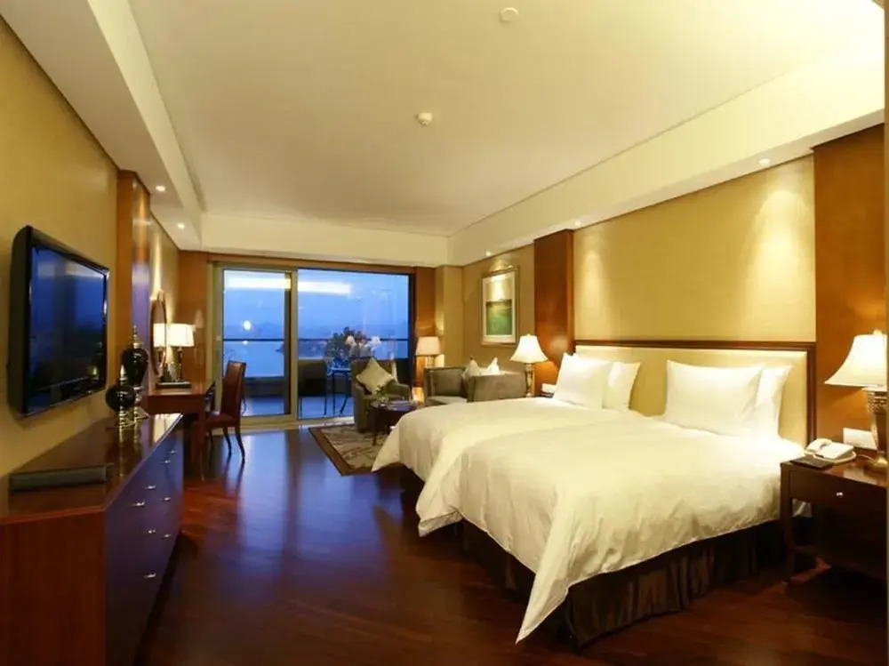 Greentown Island Lake Resort Hotel