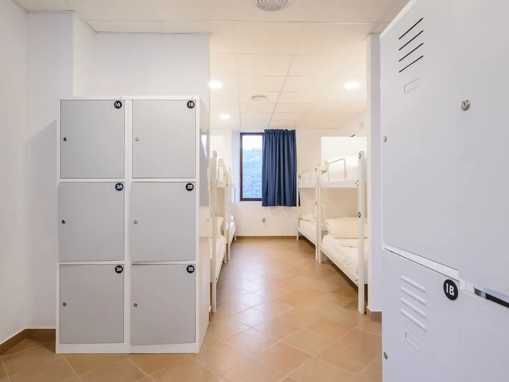 Benarrabá Hostel