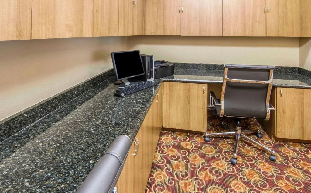 Quality Inn & Suites I-35 E-Walnut Hill