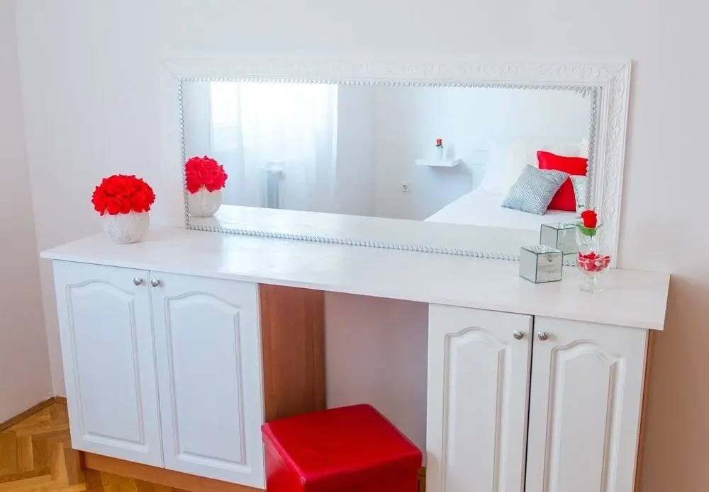 Apartment Red