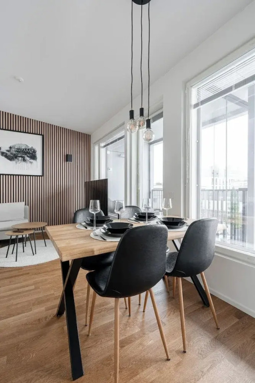 Luxurious 1BR Penthouse with Balcony