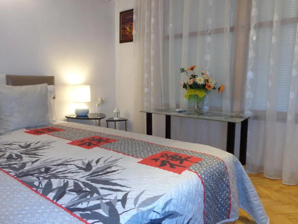 Zoya Apartment